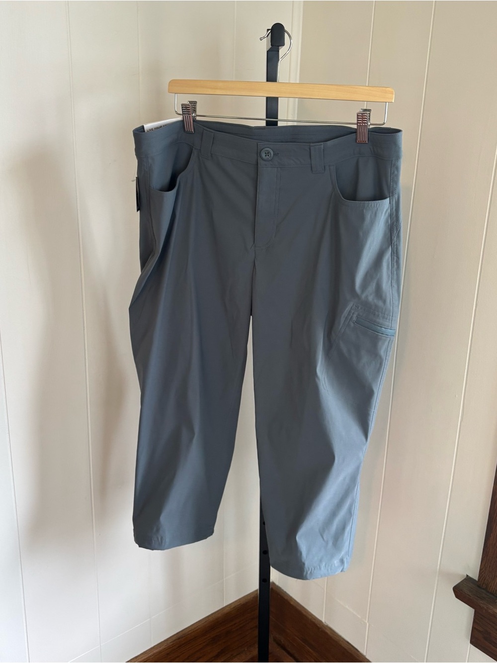 Eddie Bauer Rainier Capri Pants Gray Outdoor Performance Womens 14 NWT (32x21)